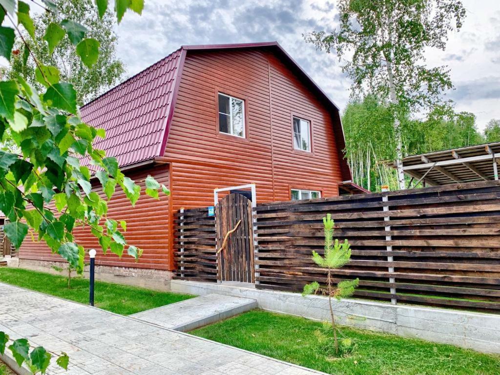 Снять дом заречье. Гостевой комплекс Заречье. Турбаза Заречье Бердск. Гостевой комплекс Заречье в Новосибирске. Гостевой дом Заречье Бердск